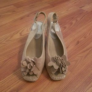 Bandolino Wedge Sandal Tan suede, 8M